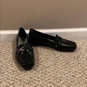 Classic Anne Klein Ak Women’s iflex black shoes.